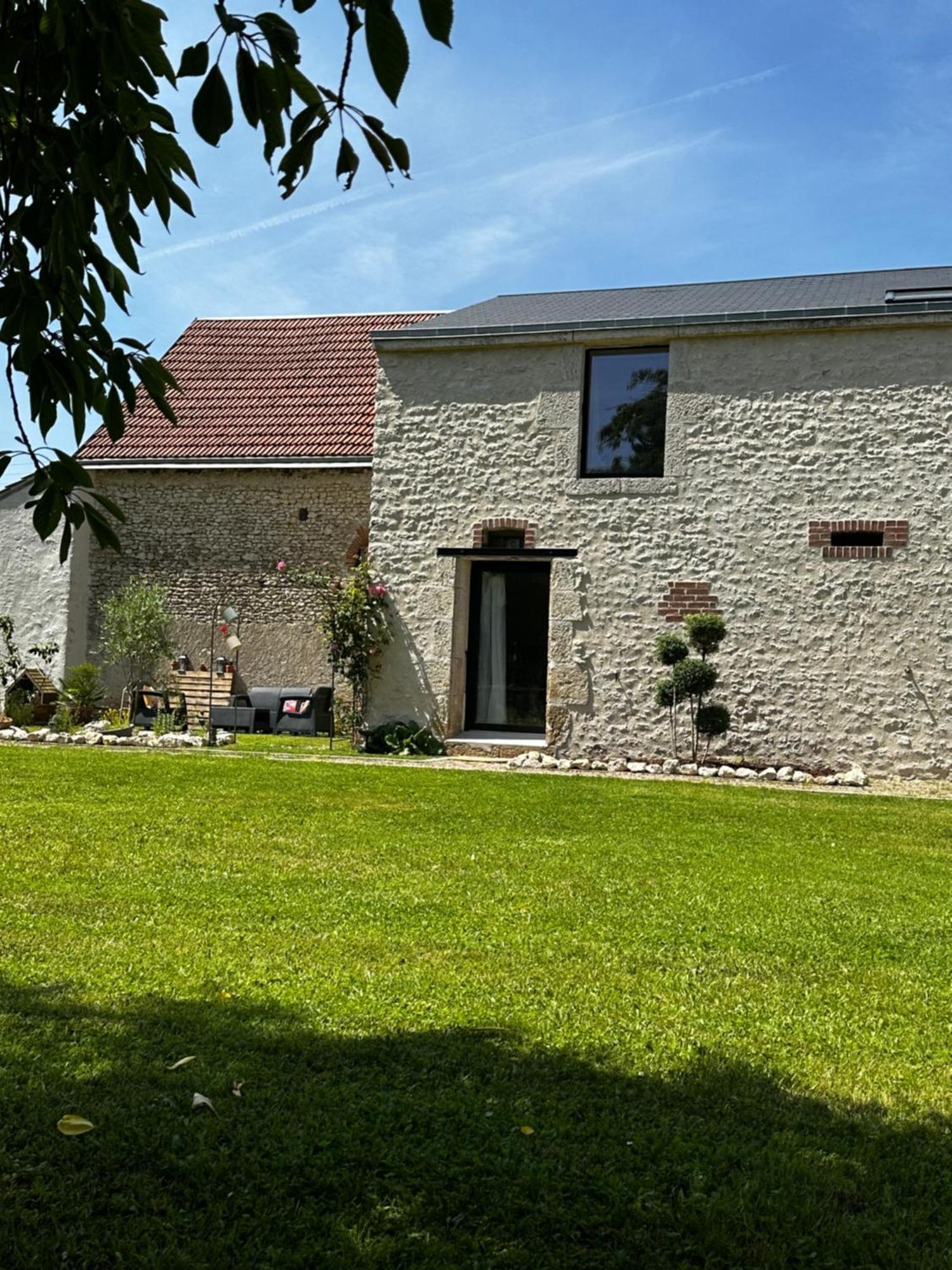 Gite Du Chat Roux La Chapelle-Saint-Martin-en-Plaine Екстер'єр фото